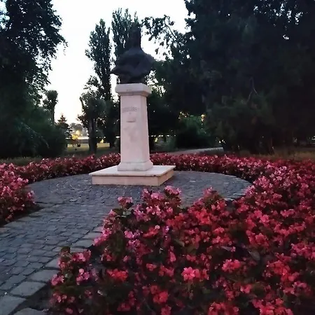 Szechenyi Szechenyi Ter 13 *